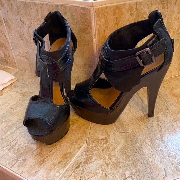 Heels - Picture 1 of 1